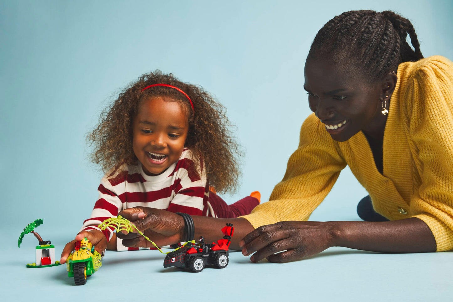 Spin and Electro Dinosaur Vehicle Chase