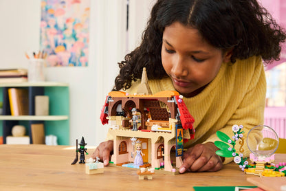 Glinda & Elphaba Visit Munchkinland