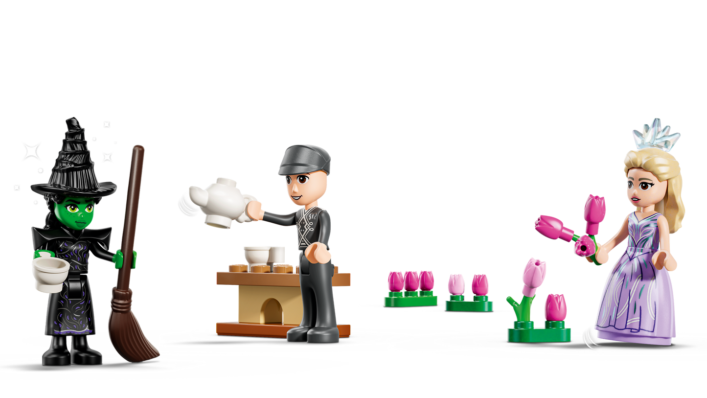 Glinda & Elphaba Visit Munchkinland