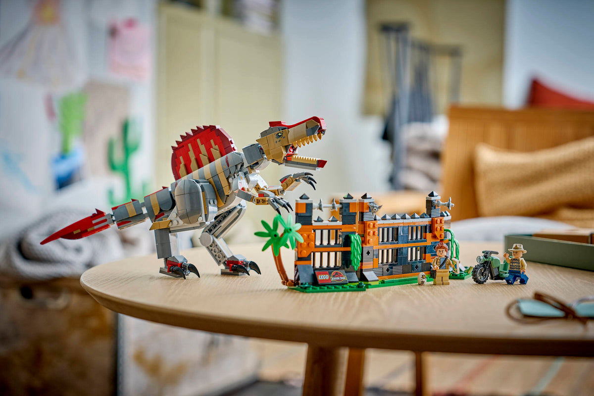 Spinosaurus Dinosaur Escape